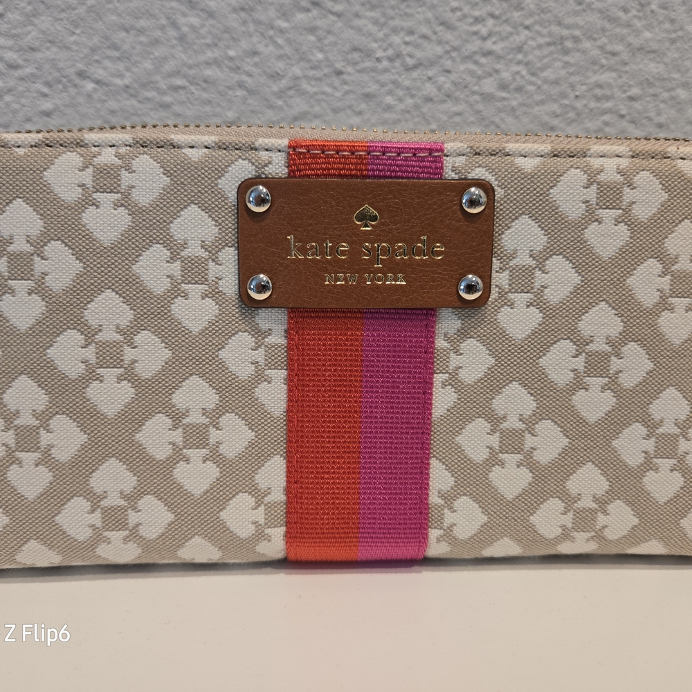 Kate Spade Beige/Pink Vintage Wallet